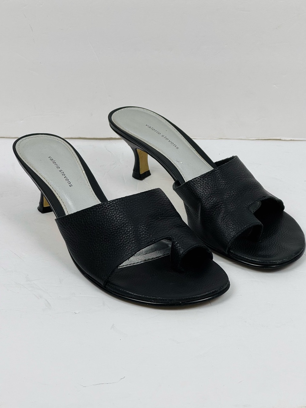 Valerie Stevens Black Leather Toe Loop Slide Sandals 7.5 (EU 38)